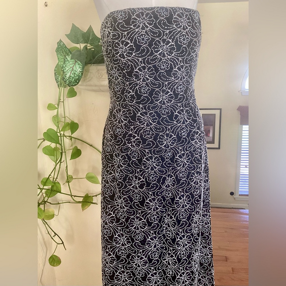 Carmen Marc Valvo Dresses & Skirts - Carmen Marc Valvo beaded strapless long evening gown size 10 in Black